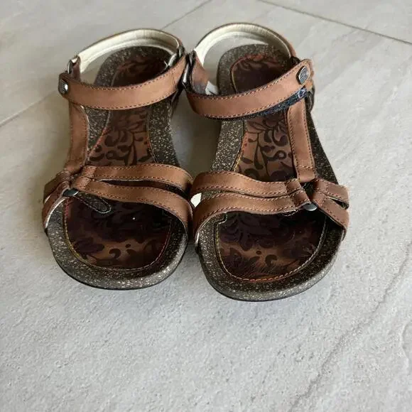 Teva Ventura Comfortable Brown Leather Sandals for Summer Size 8.5 - Picture 3 of 7